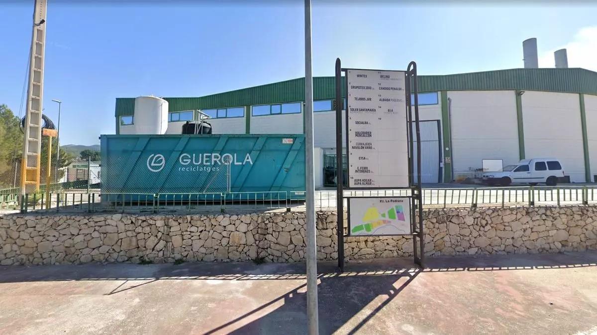 Directorio de empresas del polígono La Pedrera situado en el acceso al área industrial