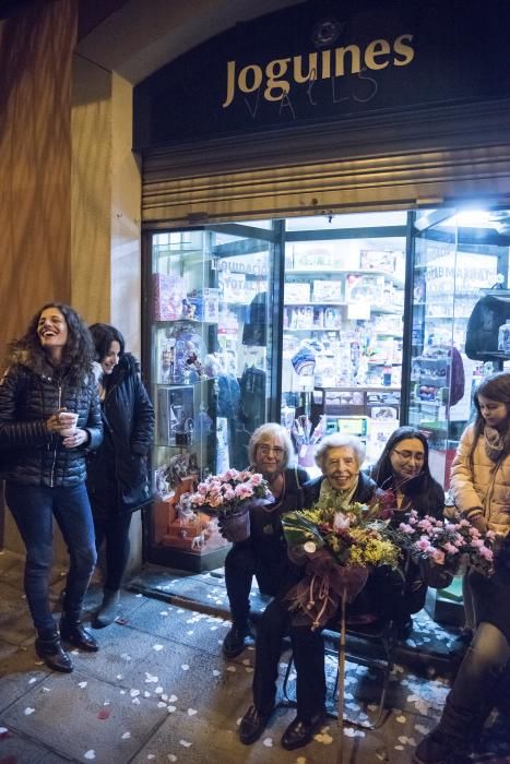 Festa sorpresa per homenatjar una comerciant que ha fet història a Manresa