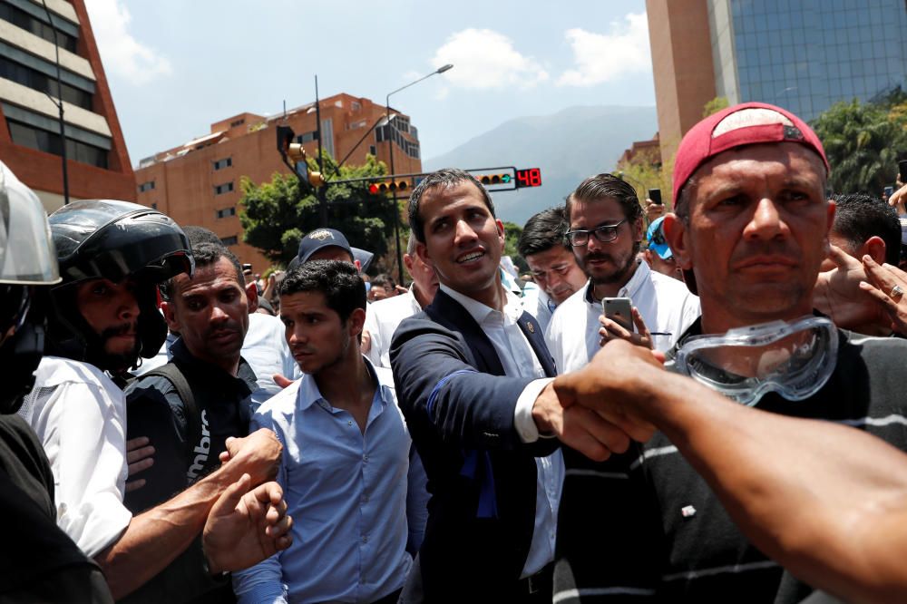 Tensió a Veneçuela per l'aixecament civil promogut per Guaidó