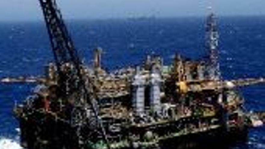 El petróleo bate otro récord y llega a los 51,65 dólares