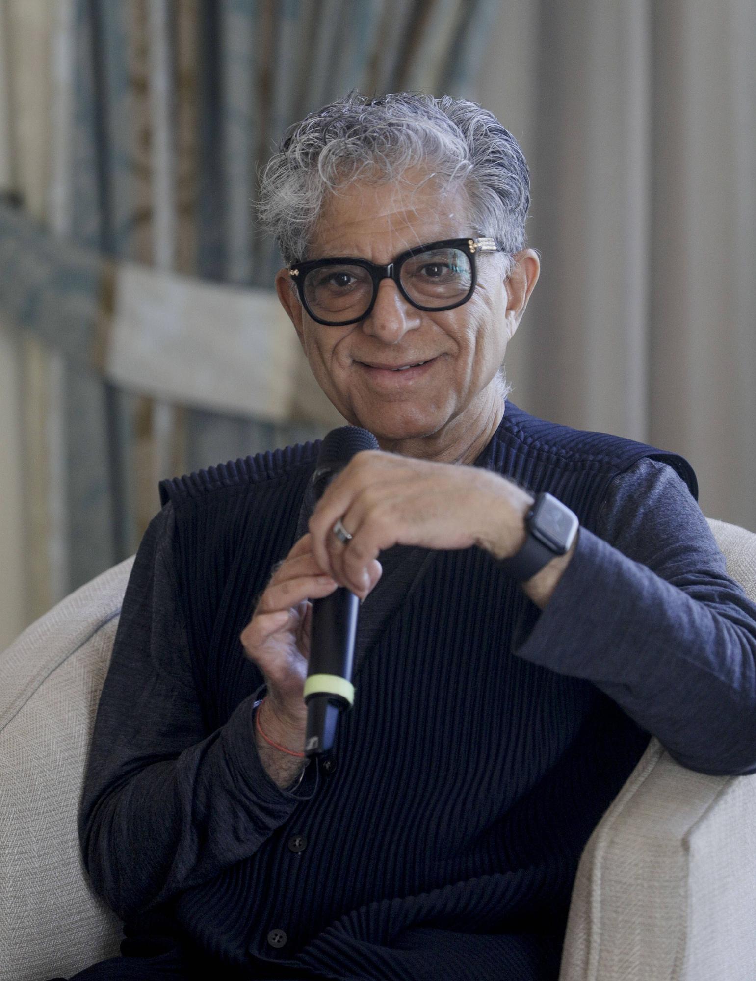 Deepak Chopra en una rueda de prensa ayer en el Castillo Hotel Son Vida.