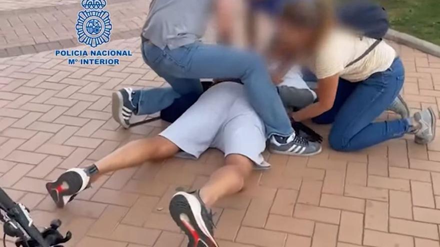 Detención en Fuengirola de Mario Palamara por agentes de la PolicíaNacional, el 11 de octubre de 2022. cpn