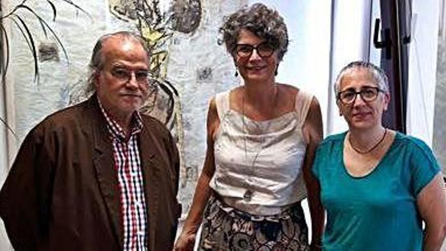 Encuentro de Andreu Manresa con Agustina Vilaret y Beatriz Defior, ayer.