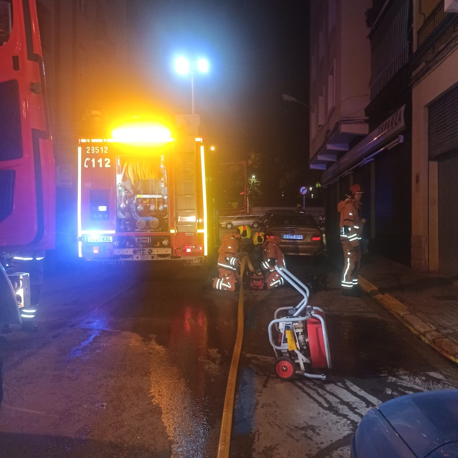 Un incendio obliga a desalojar una finca de madrugada en la calle Padre Claret de Xàtiva