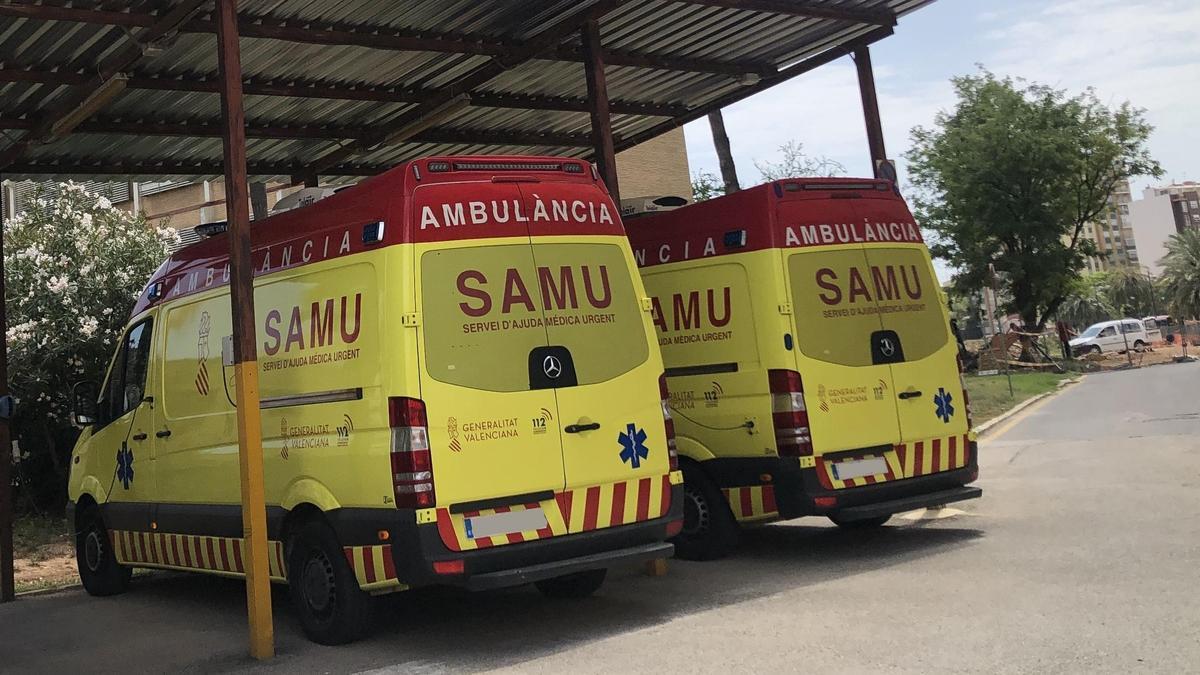 Cuatro heridos al caer desde una altura de un primer piso tras romperse una barandilla en Dénia