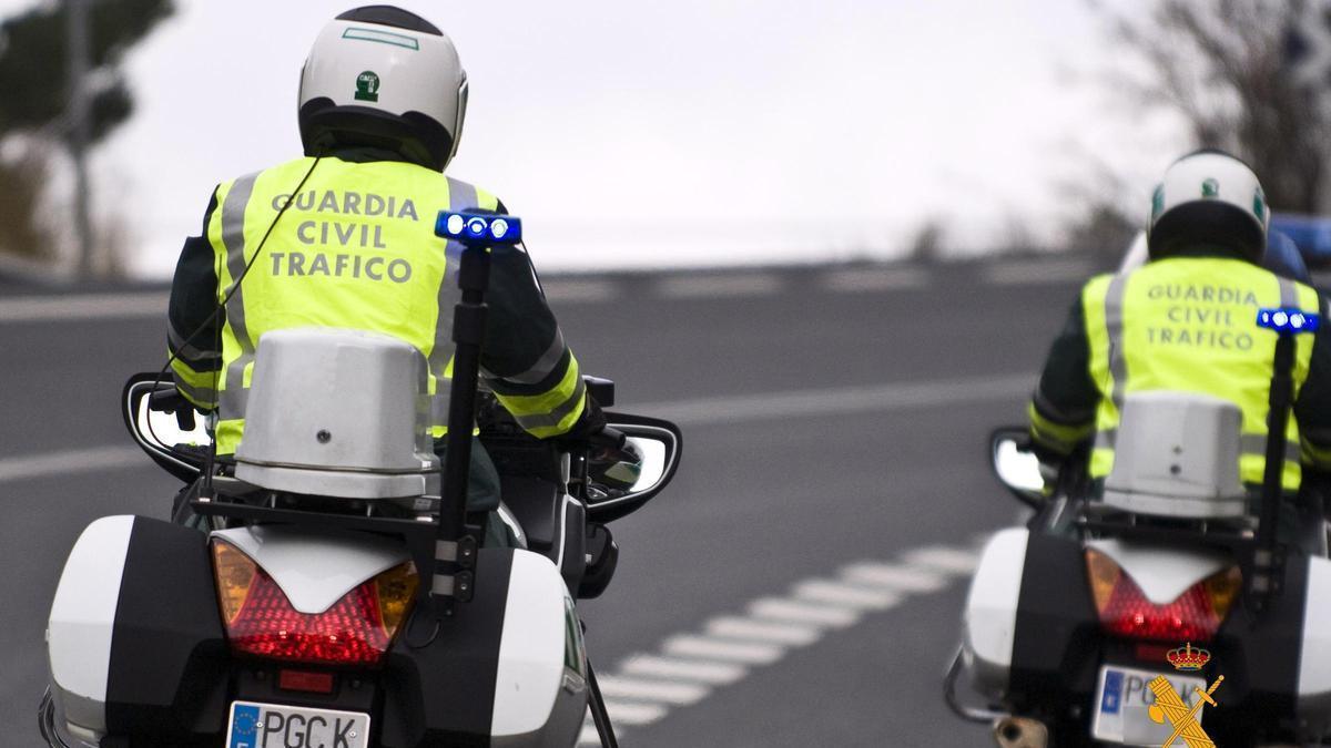 Agentes de la Guardia Civil de Tráfico.