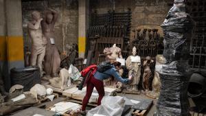 Imágenes de Almacén de Arte Público de Canyelles , durante la primera visita del mini festival OpenBarri.