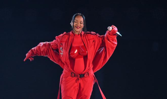 Así ha sido la espectacular actuación de Rihanna en la Super Bowl