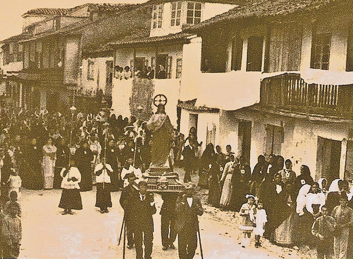 Un recorte de “El Eco Franciscano”, falando dun mariñeiro de Cangas que recuperou a vista milagrosamente.
