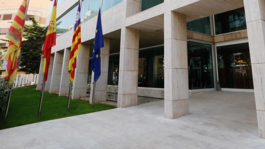 El PSOE denuncia que el dueño de la empresa de detectives contratada por el Consell está condenado por abusos