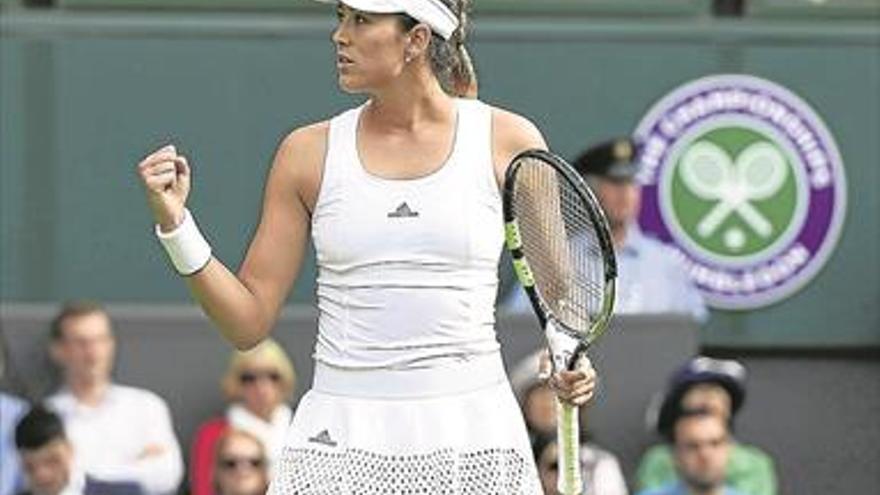 Muguruza sufre para ganar en su retorno a Wimbledon