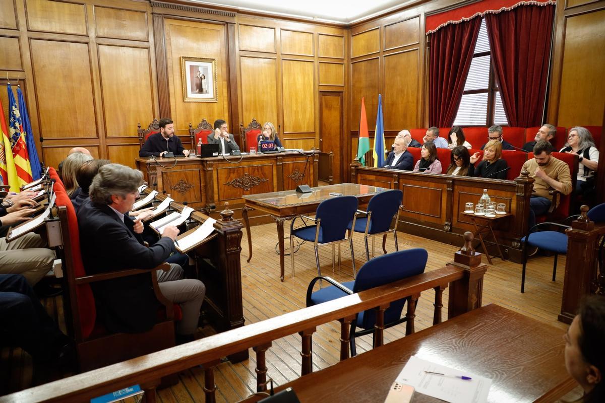 Imagen del pleno extraordinario de este martes en Alcoy, donde se ha rechazado la cuestión de confianza