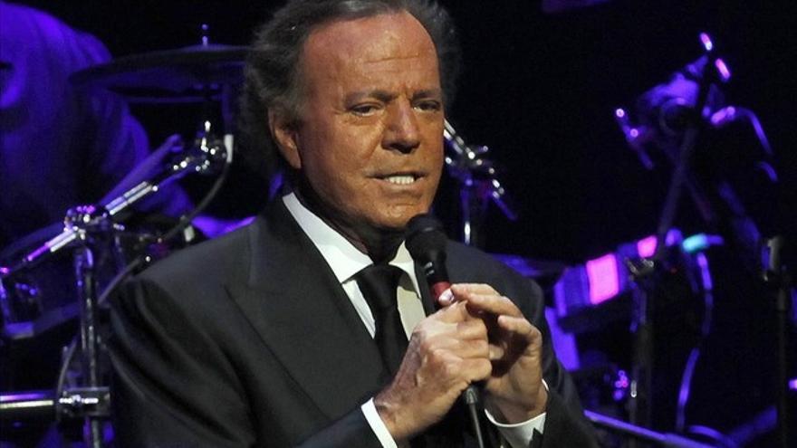 Dos exempleadas de Julio Iglesias denuncian al artista ante la Audiencia Nacional por trata y agresión sexual