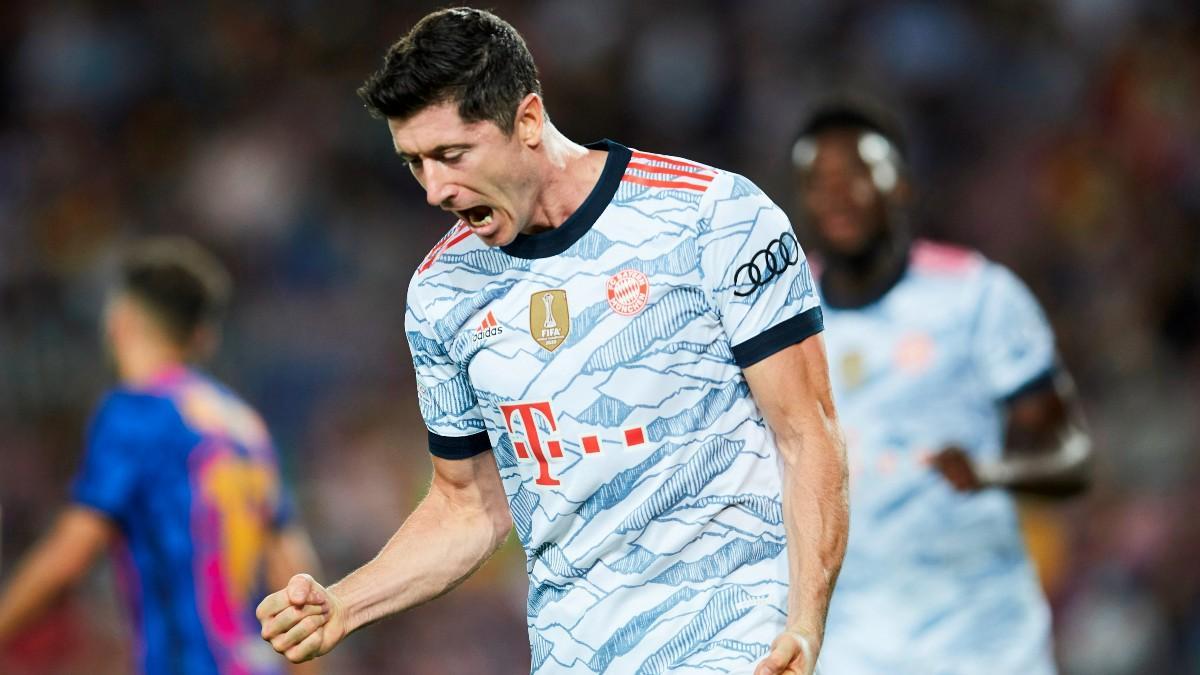 Robert Lewandowski celebra su doblete frente al Barça en la fase de grupos