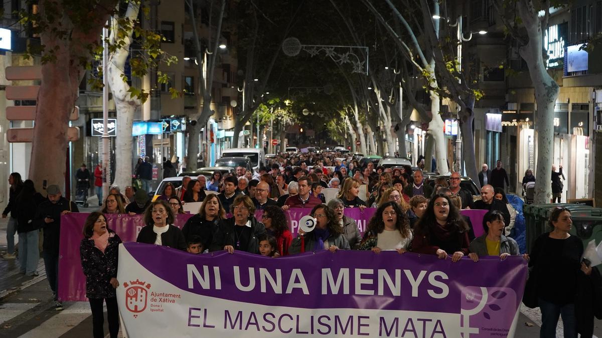 Manifestación por el 25N en Xàtiva en 2024.