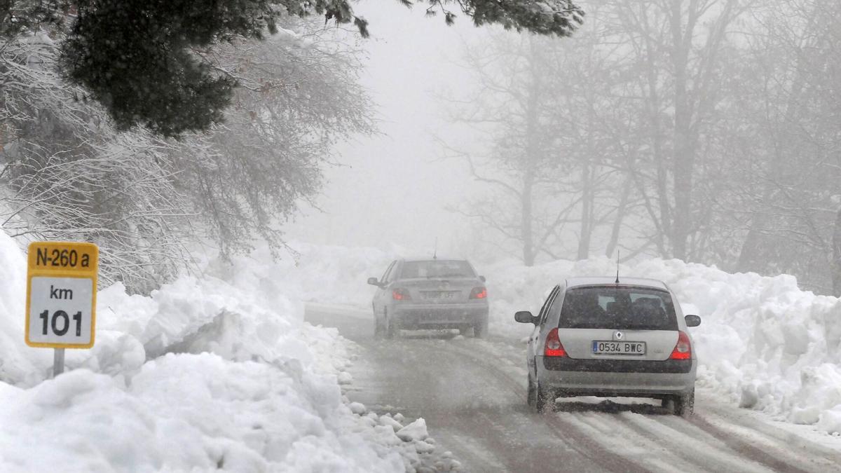 Carretera afectada por la nieve en Catalunya.