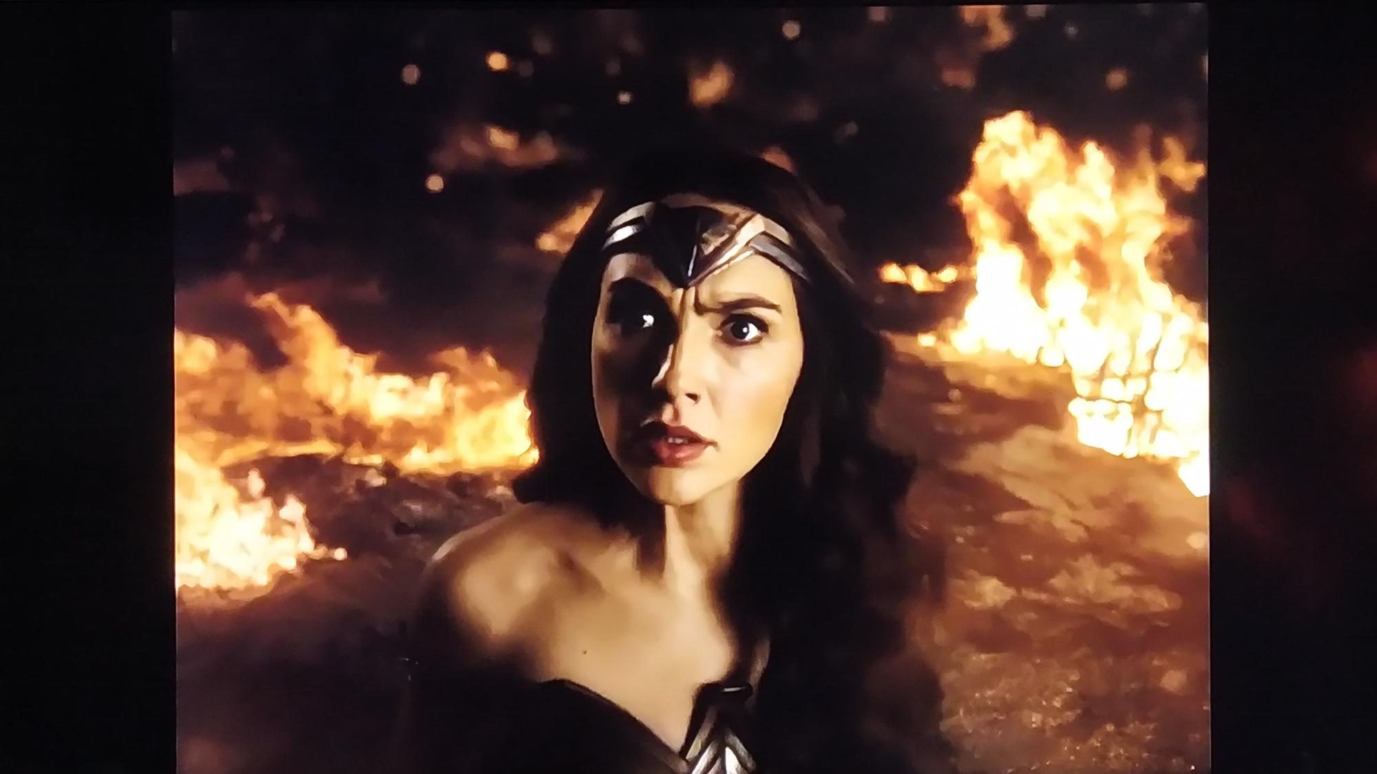 Gal Gadot, como Wonder Woman, en un fotograma (cuadrado) de 'La Liga de la Justicia de Zack Snyder'.