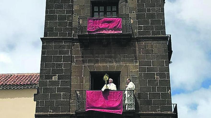 Bendición de La Laguna, ayer, desde la torre de La Concepció