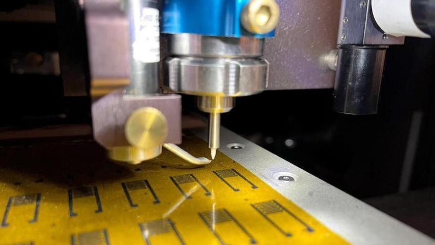 Crean neuronas artificiales impresas que se comunican con células cerebrales vivas