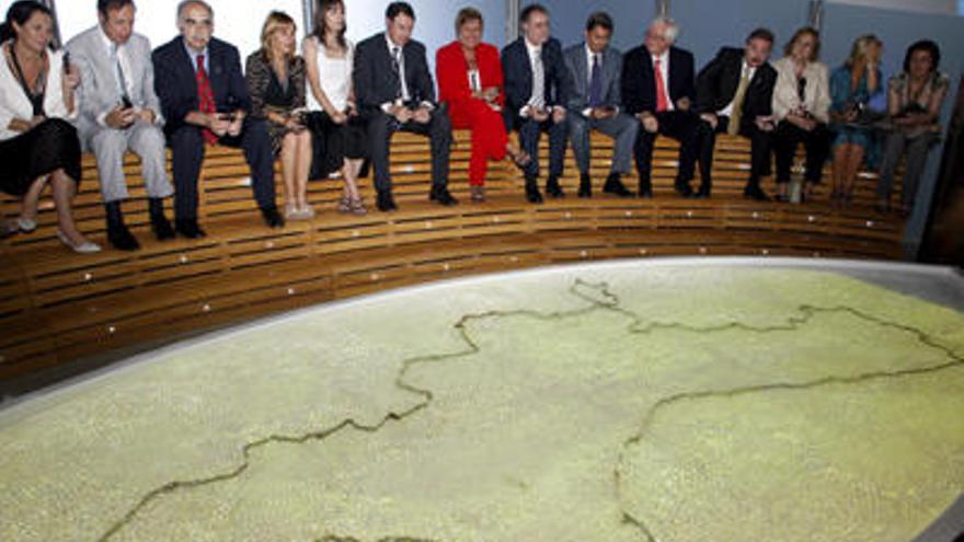 Dirigentes valencianos en el espacio de Expo Zaragoza 2008 que el Consell fiscalizará.