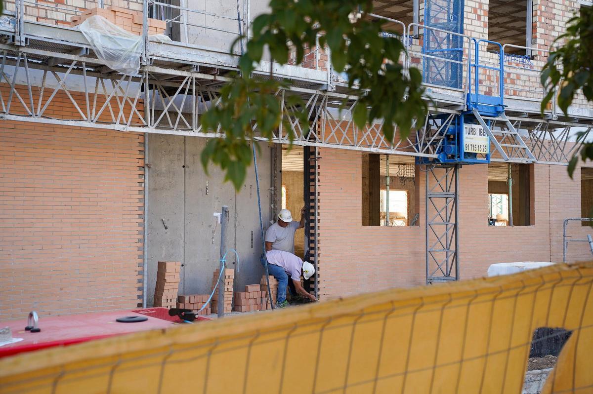Obras de la futura macrorresidencia de La Cartuja