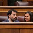 Los diputados de Podemos Javier Sánchez Serna y Ione Belarra durante un Pleno en el Congreso de los Diputados.