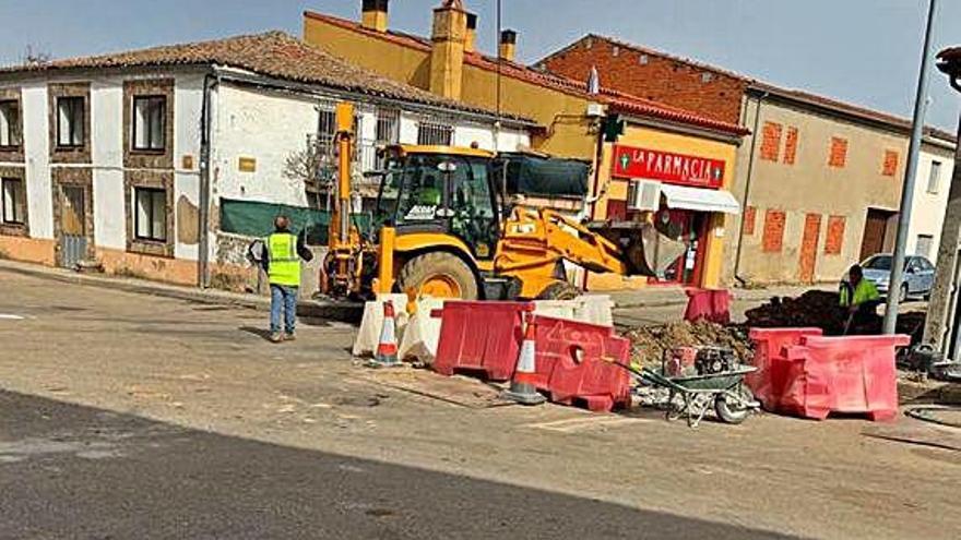 Obras de renovación de tuberías en Rabanales.