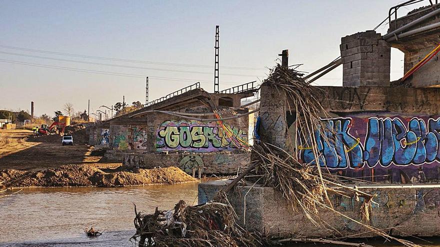 El temporal «Gloria» va provocar la caiguda del pont que passa sobre el riu Tordera.