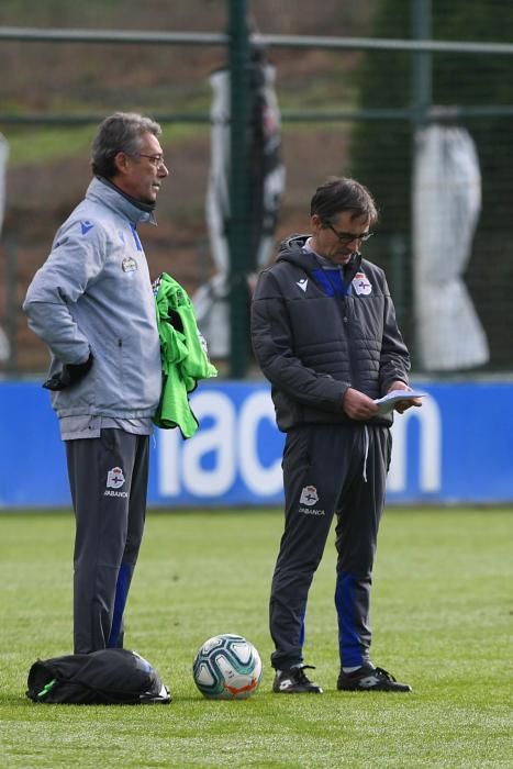 El Deportivo regresa a los entrenamientos tras el descanso con una sesión de larga duración sobre el cesped.