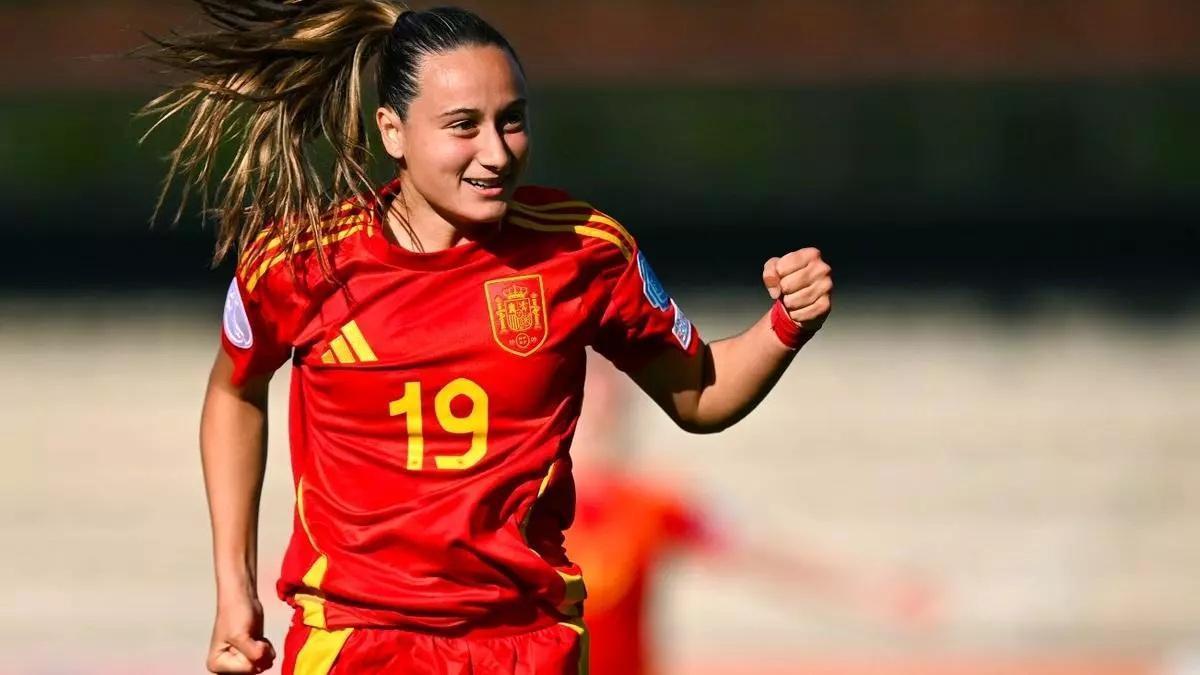 Alba Cerrato, en un encuentro con la selección española de fútbol.