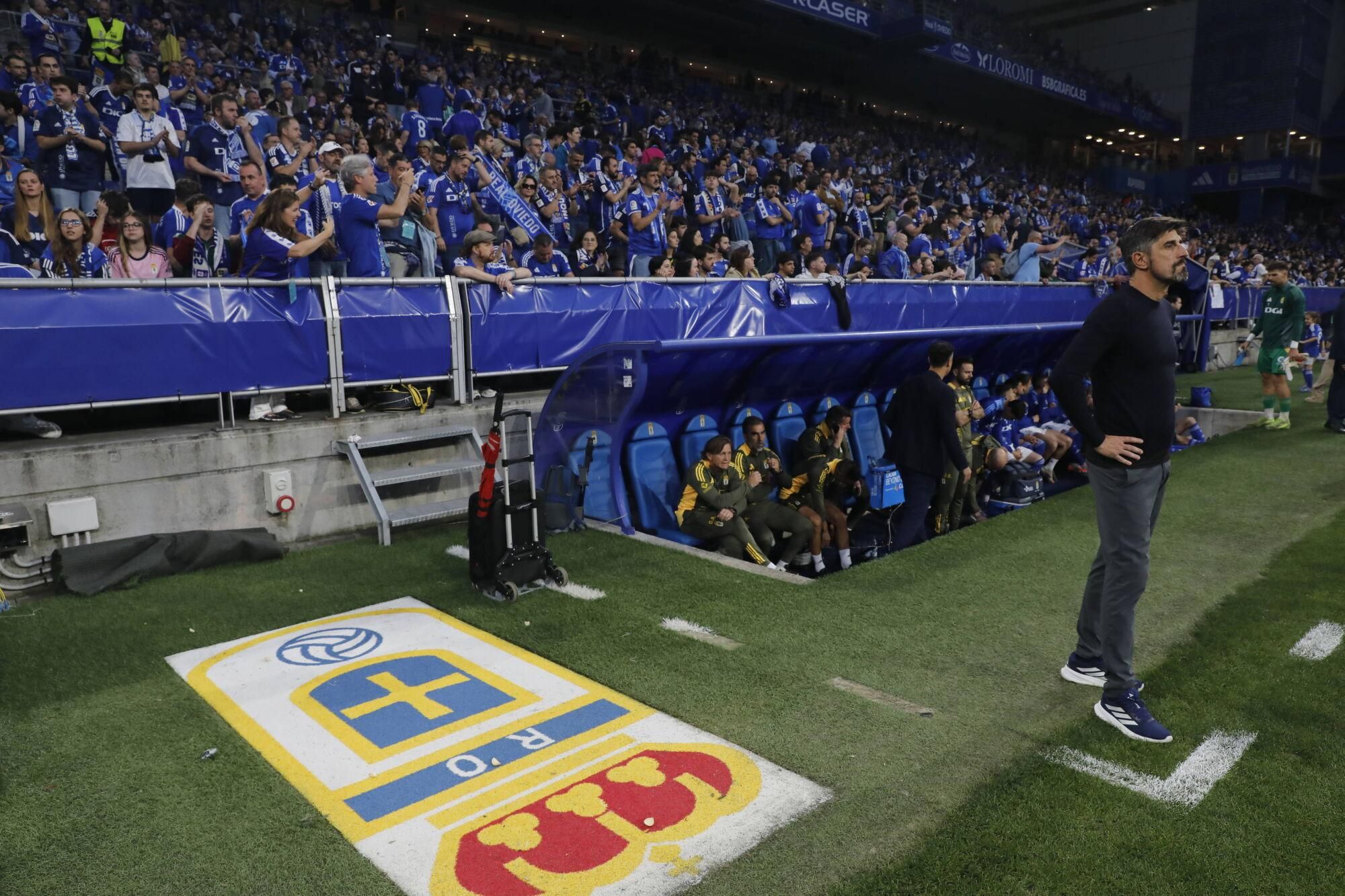 EN IMÁGENES: Ambientazo en la vuelta del play off entre Oviedo y Almería en el Carlos Tartiere