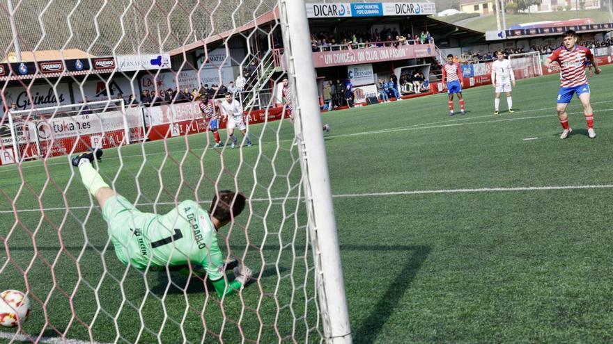 El Llanera sigue la remontada para mantenerse en Segunda Federación: buen empate con el duro Ávila