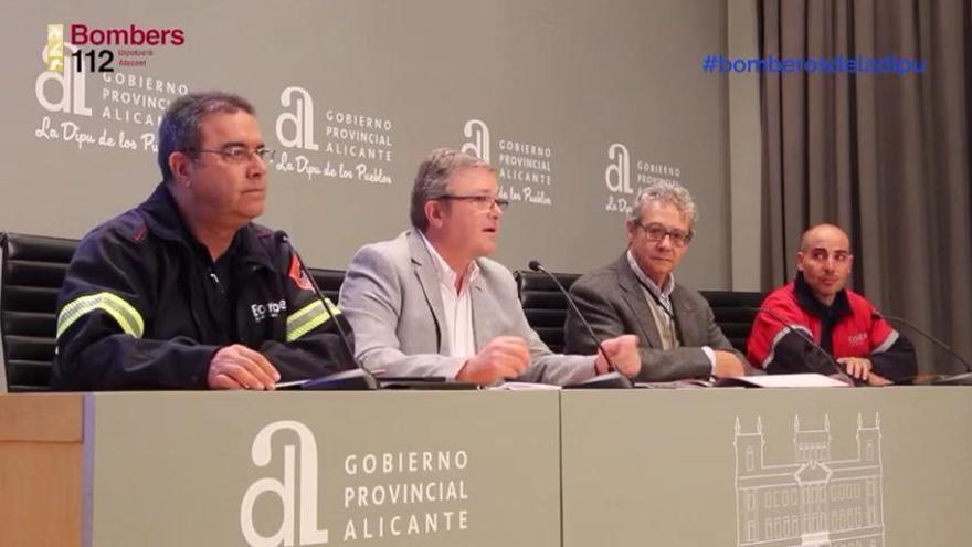 Bomberos de la Diputación y Aspanion presentan el calendario más solidario 2019