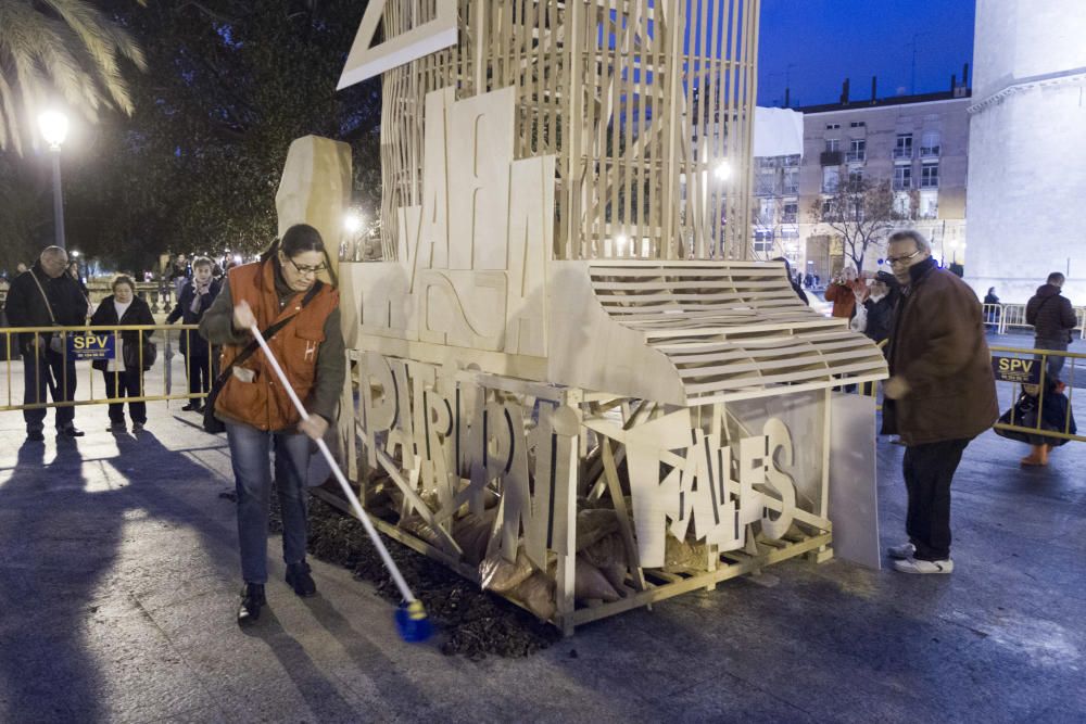 Celebración Fallas-Unesco en las Torres de Serranos