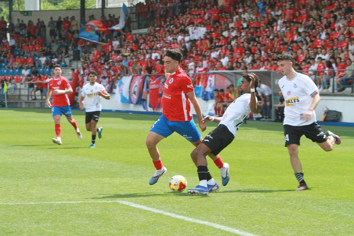 La UD Ourense celebra la victoria ante la UB Conquense a la espera del partido de vuelta