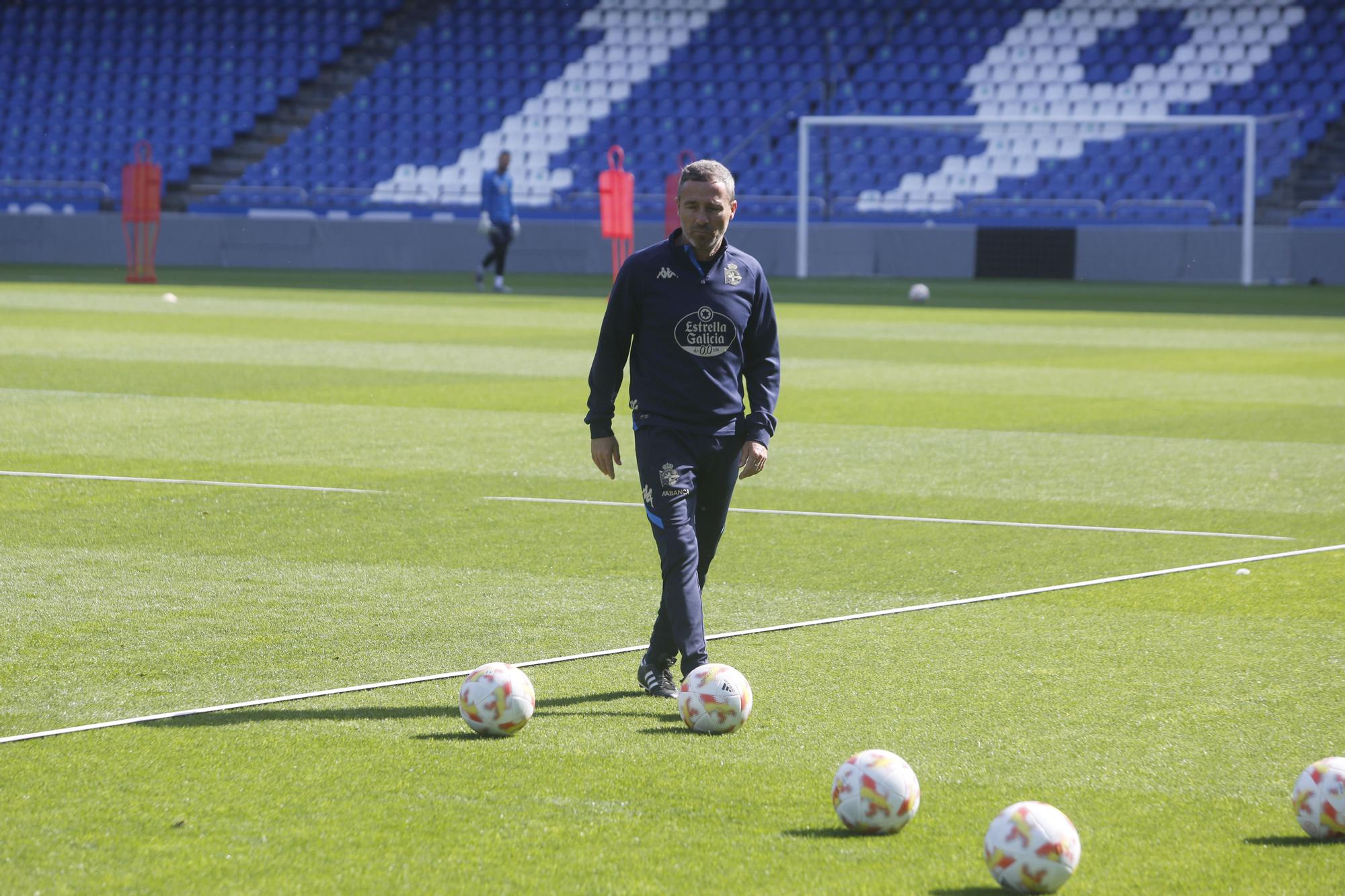 El Dépor entrena en Riazor para recibir al Alcorcón en pleno luto por la muerte de Arsenio Iglesias