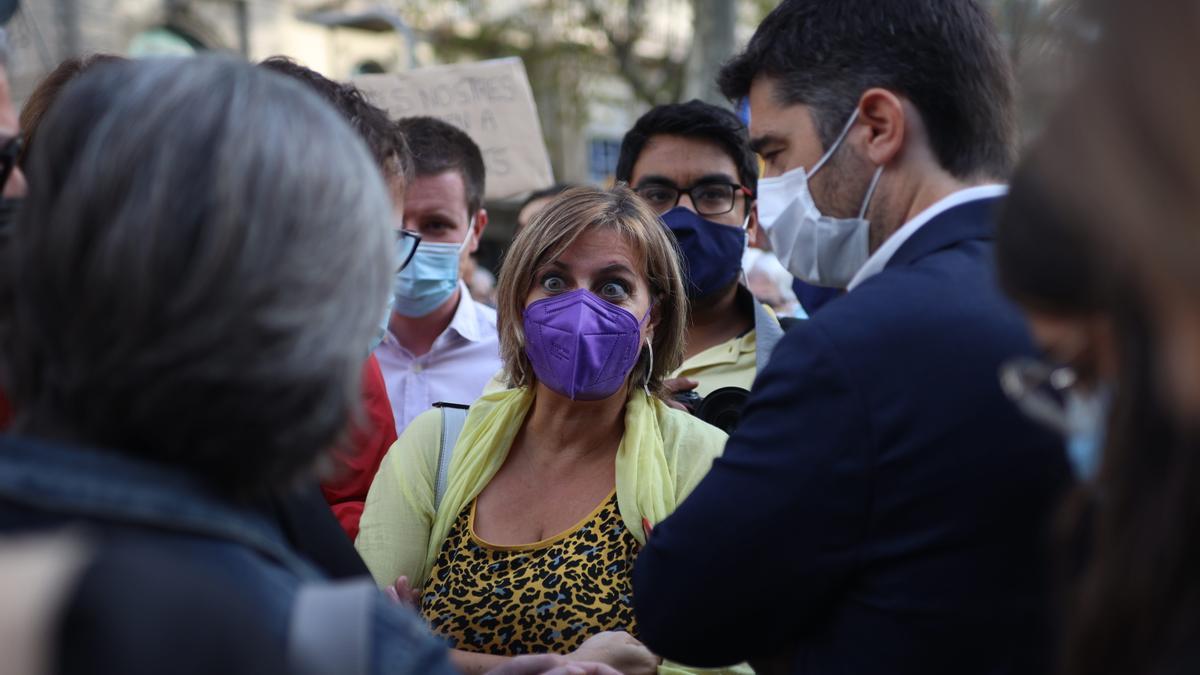 Protesta frente a la embajada de Italia en Barcelona por la detención de Puigdemont