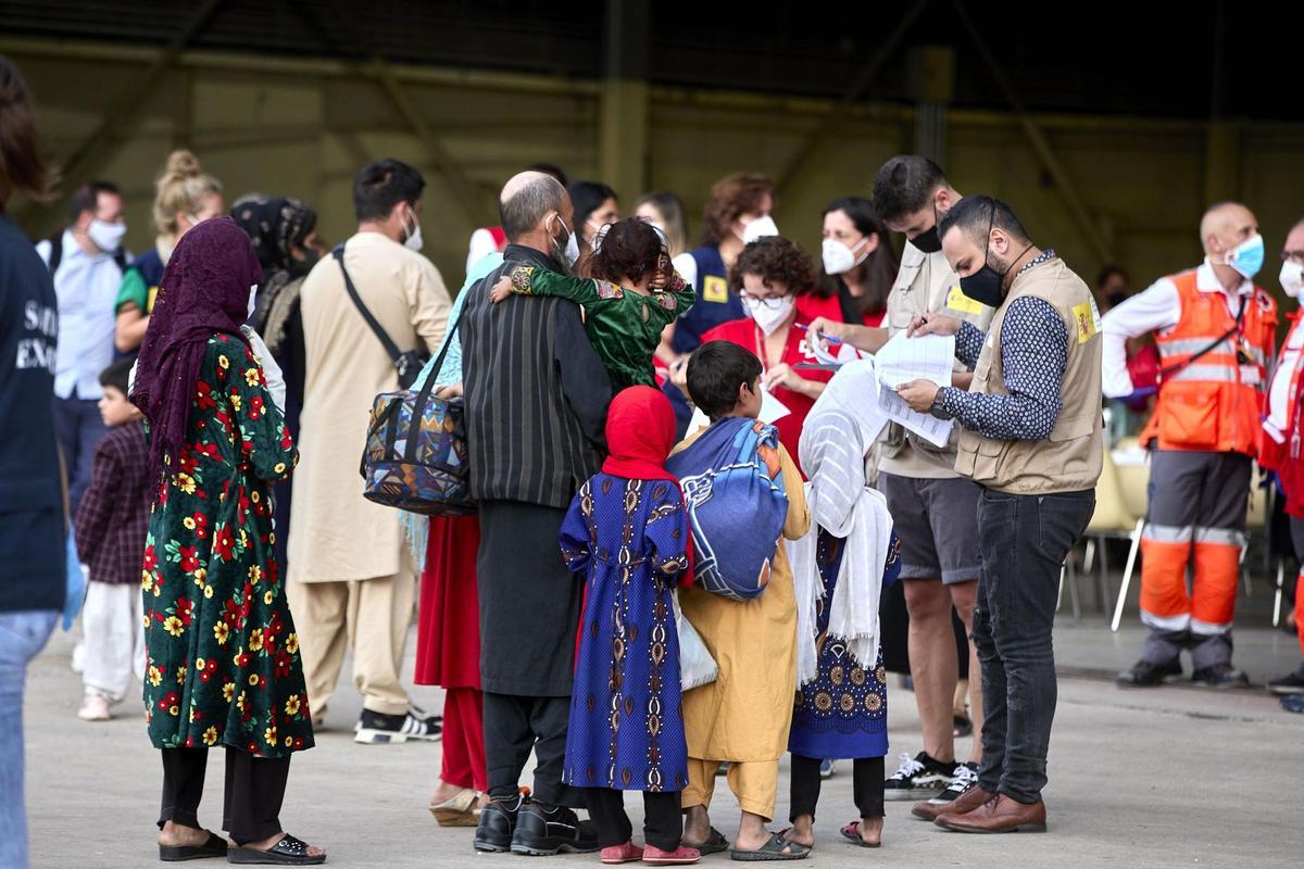 Refugiados afganos en la base de Torrejón de Ardoz.