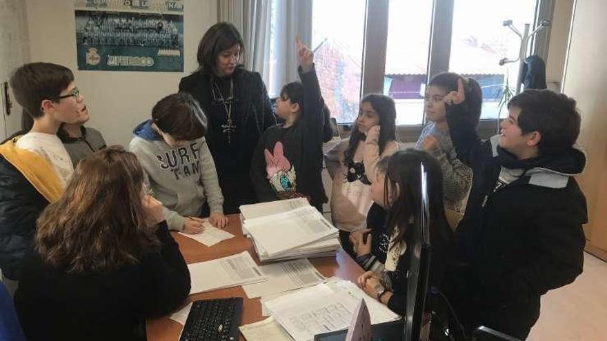 Visita de los escolares al Concello de Culleredo.