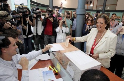 Valencia's mayor Rita Barbera casts her ballot during Spanish regional and local elections in Valencia