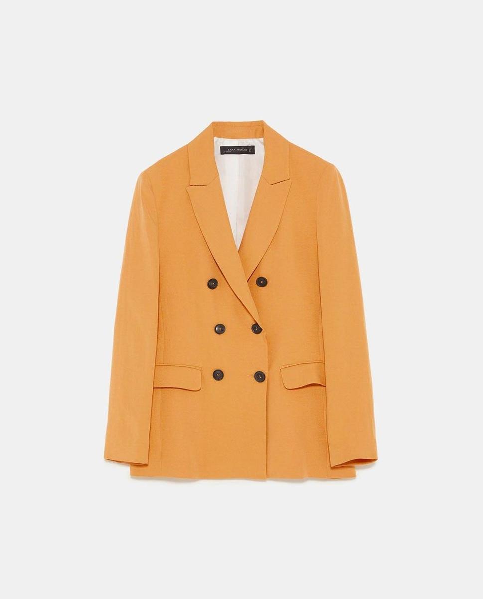 Blazer cruzada de Zara. (Precio: 59,95 euros)