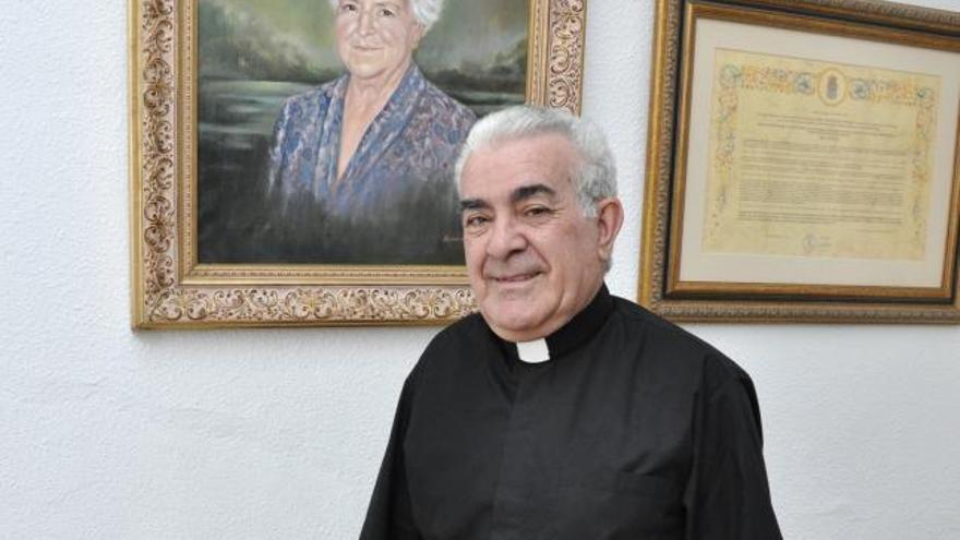 El padre Ángel Martínez, en la parroquia de la Asunción.