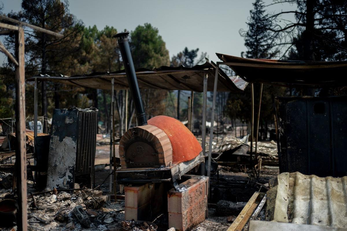 Se quemó equipo de ocio en el camping Pantano de Burguillo después de un incendio forestal en El Barraco, España, el martes 28 de julio de 2026.