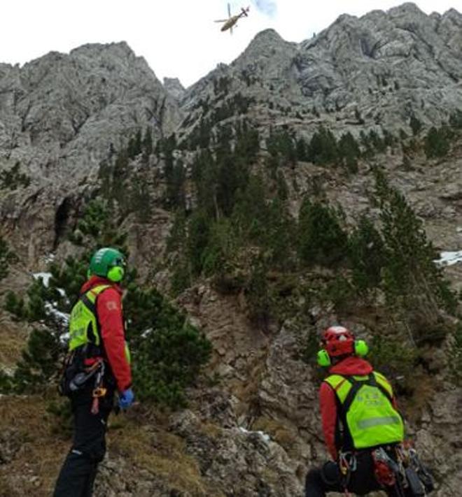 Imagen de un rescate de montaña por parte de los bomberos