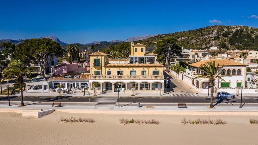 Das Hotel Galeón liegt privilegiert am Passeig de Londres direkt am Strand in Port de Pollença.