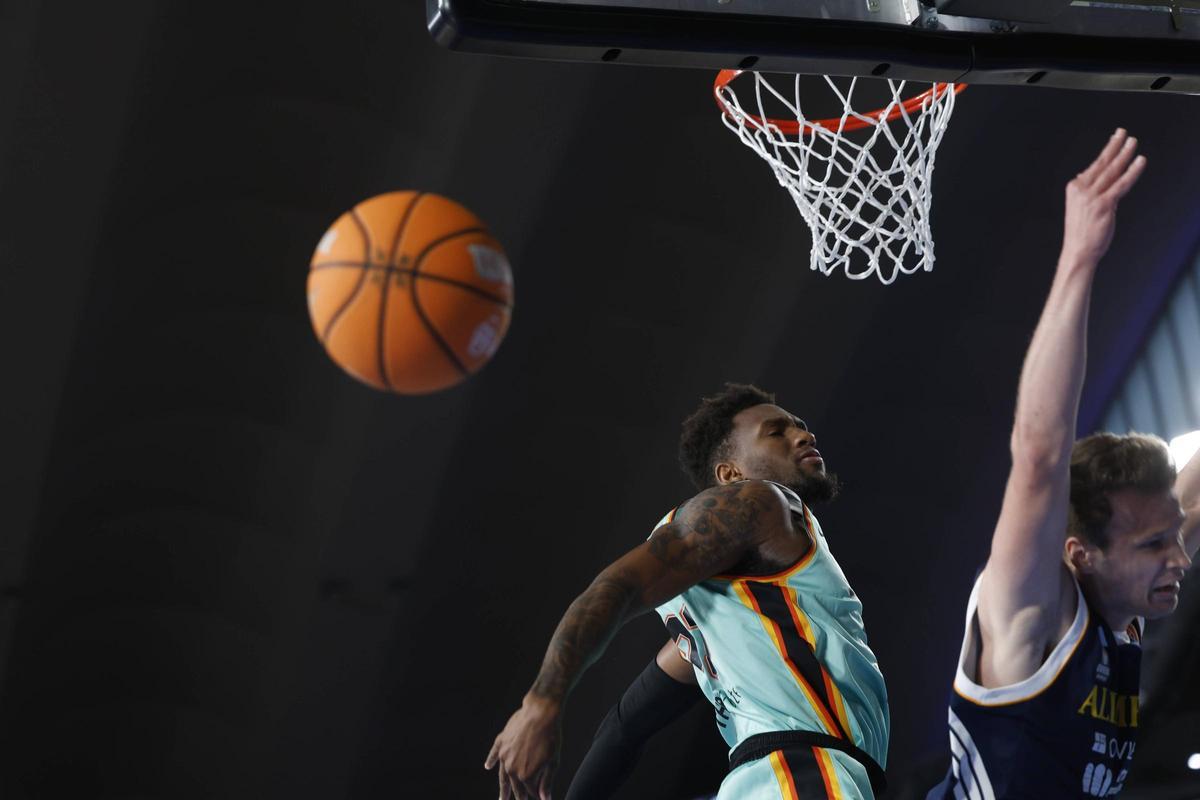 Las imágenes de la victoria del Alimerka Oviedo Baloncesto que le mete el play-off de ascenso a la ACB Las imágenes de la victoria del Alimerka Oviedo Baloncesto que le mete el play-off de ascenso a la ACB