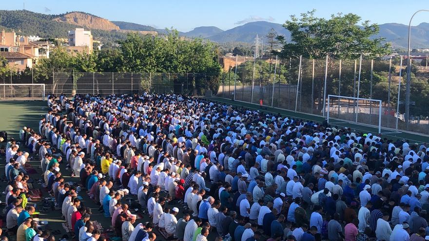 Miles de musulmanes celebran su tradicional fiesta del cordero