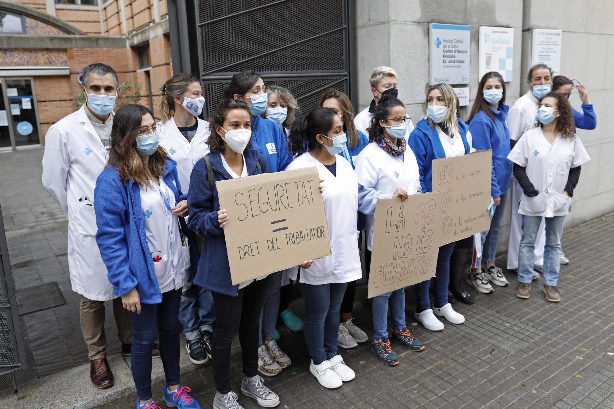 Treballadors dels CAPs de Salt protesten contra la inseguretat que viuen