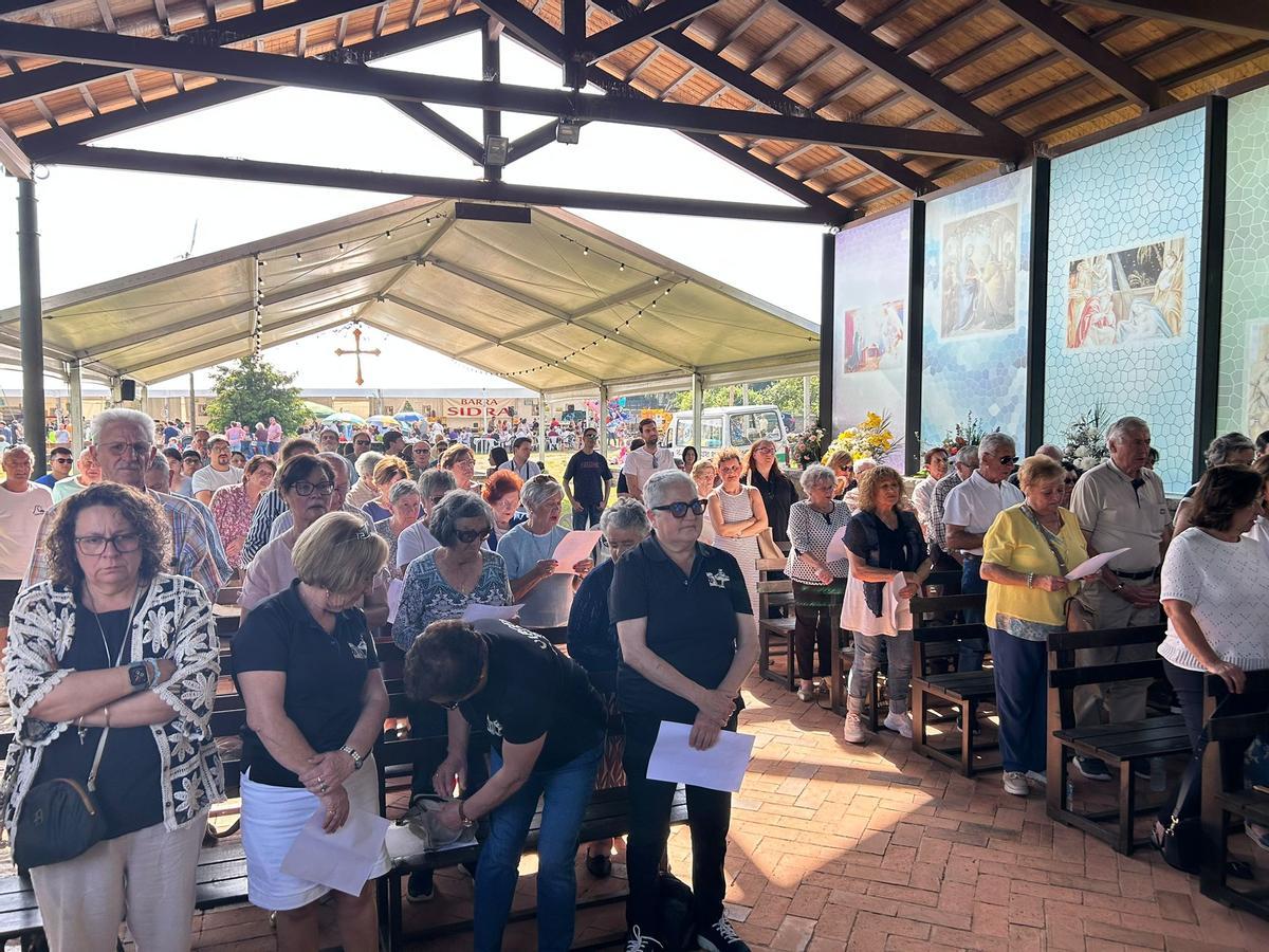 EN IMÁGENES: Homenaje vecinal a Joaquín Alperi y merienda de las fiestas de la Virgen de la Cabeza
