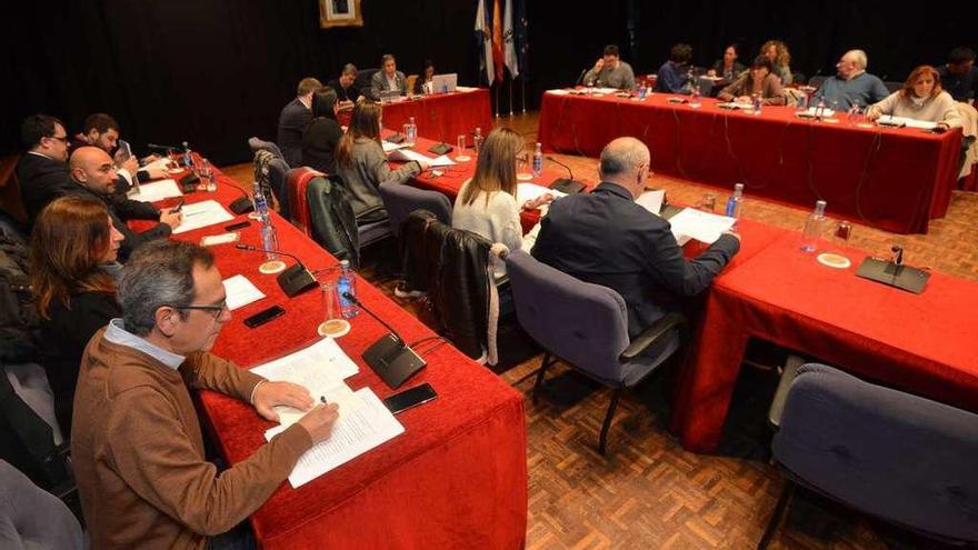 El pleno de la corporación municipal de Pontevedra en la última sesión del año, celebrada ayer. // G.S.